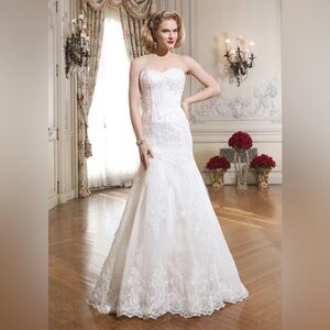 NWT Justin Alexander wedding dress. Size 12 Ivory